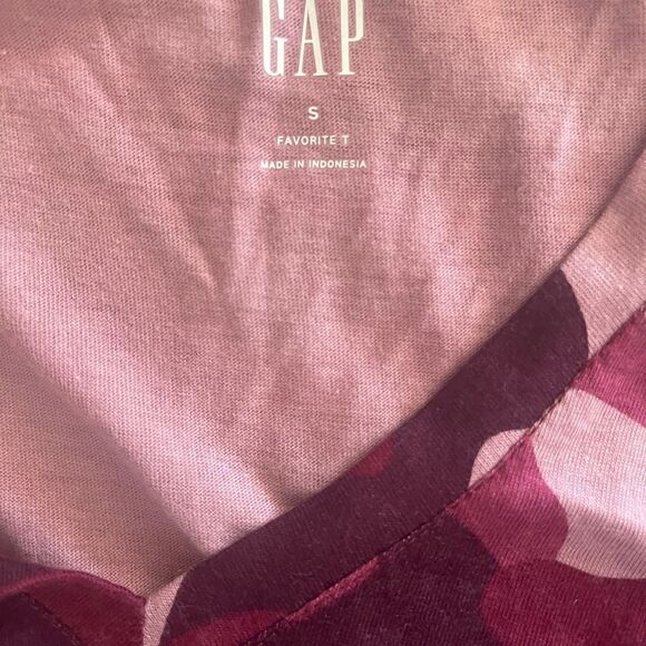 Gap NWT pink & burgundy camo t-shirt vneck shirt sleeves sz S cotton blend - Picture 7 of 7